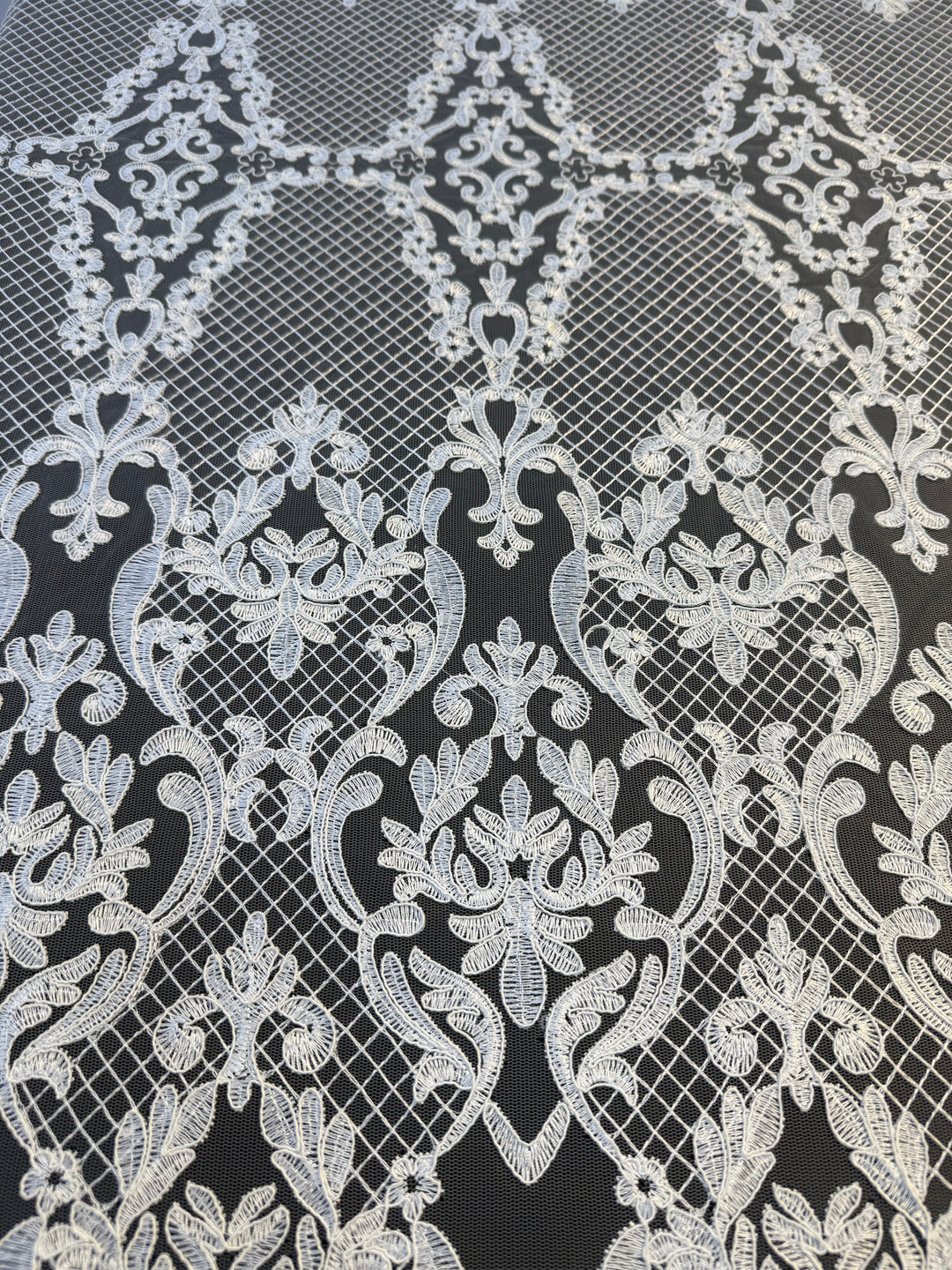 Luxury Baroque-Inspired White Embroidered Lace Fabric with Scalloped Edge( 1 Piece = 3.5 Meter)