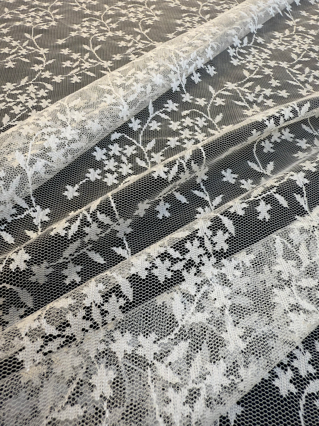 Luxury White Floral Embroidered Lace on White Tulle ( 1 Piece = 3 Meter)