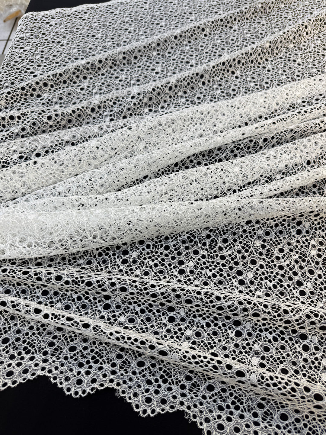 Luxury White Guipure Circle Lace Fabric – Modern Geometric Bridal & Couture Fabric( 1 Piece = 3 Meter)