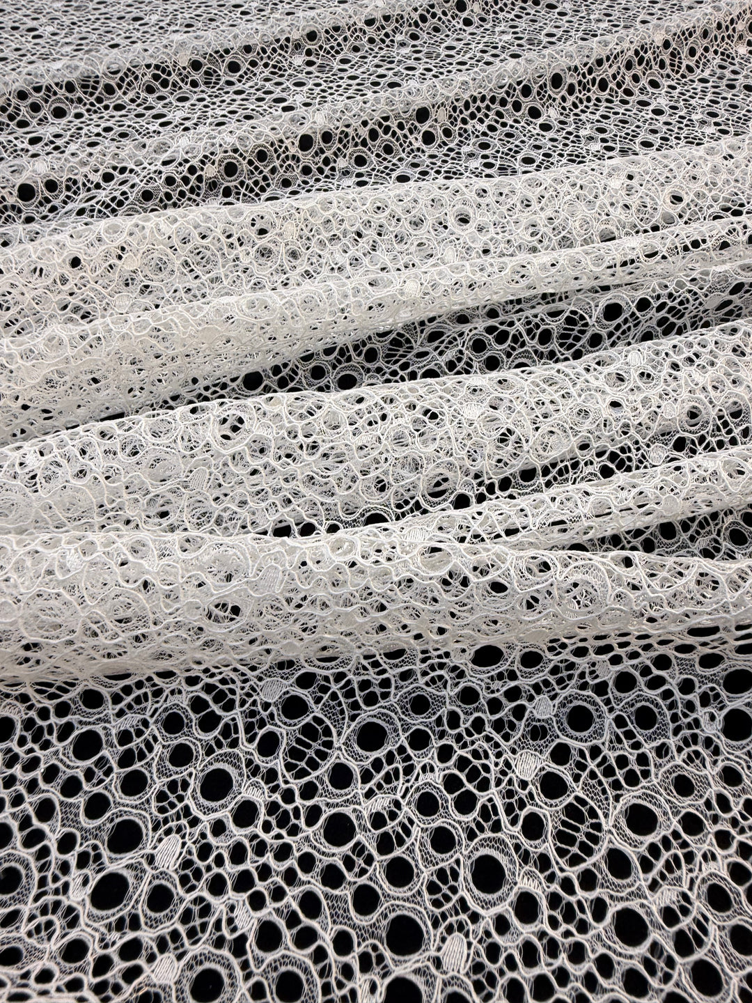 Luxury White Guipure Circle Lace Fabric – Modern Geometric Bridal & Couture Fabric( 1 Piece = 3 Meter)